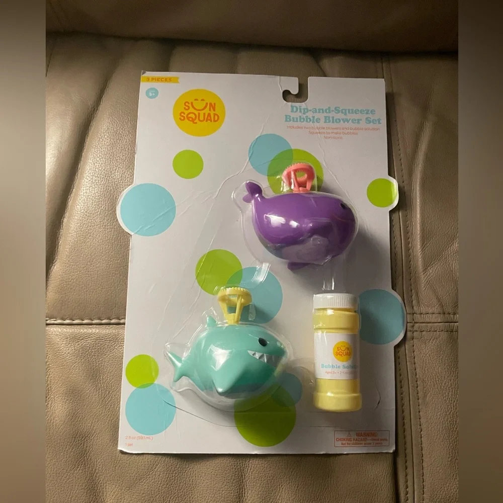 Sun Squad Bubble Blower Set with Purple and Blue Toys NWT Sharks Dip N Squeeze